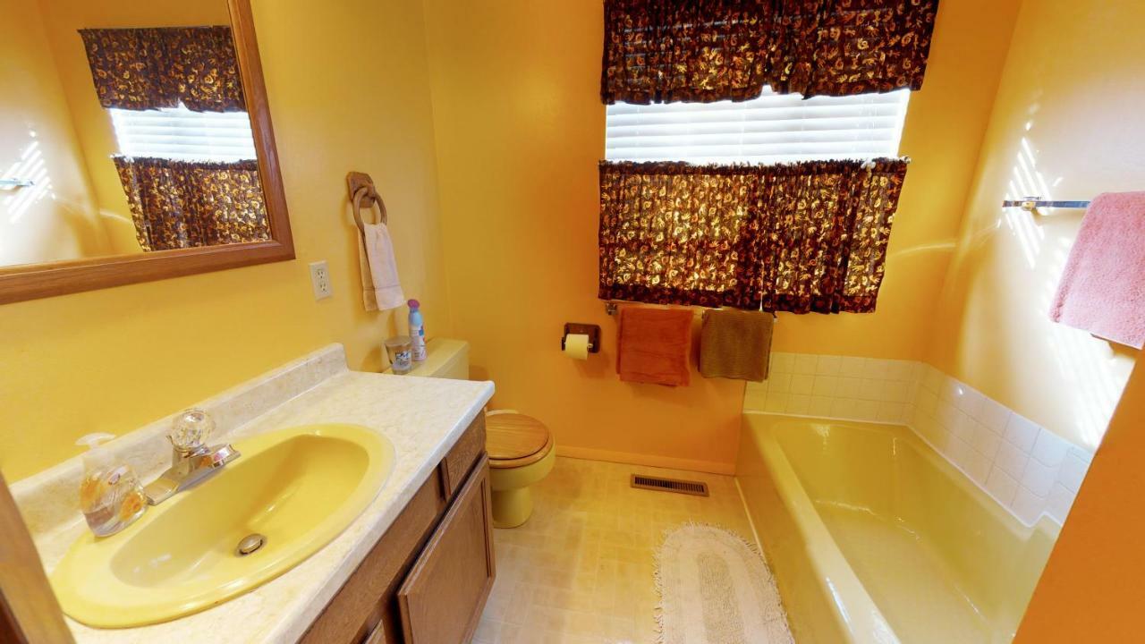 Hideout Ft Abajo 2 Bedroom Cabin, Stunning Views, Secluded! Monticello Bagian luar foto